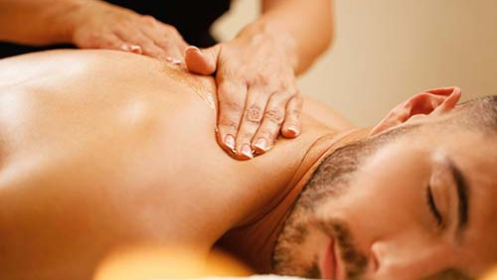 Masaje sensitivo de cuerpo entero con aceites aromáticos